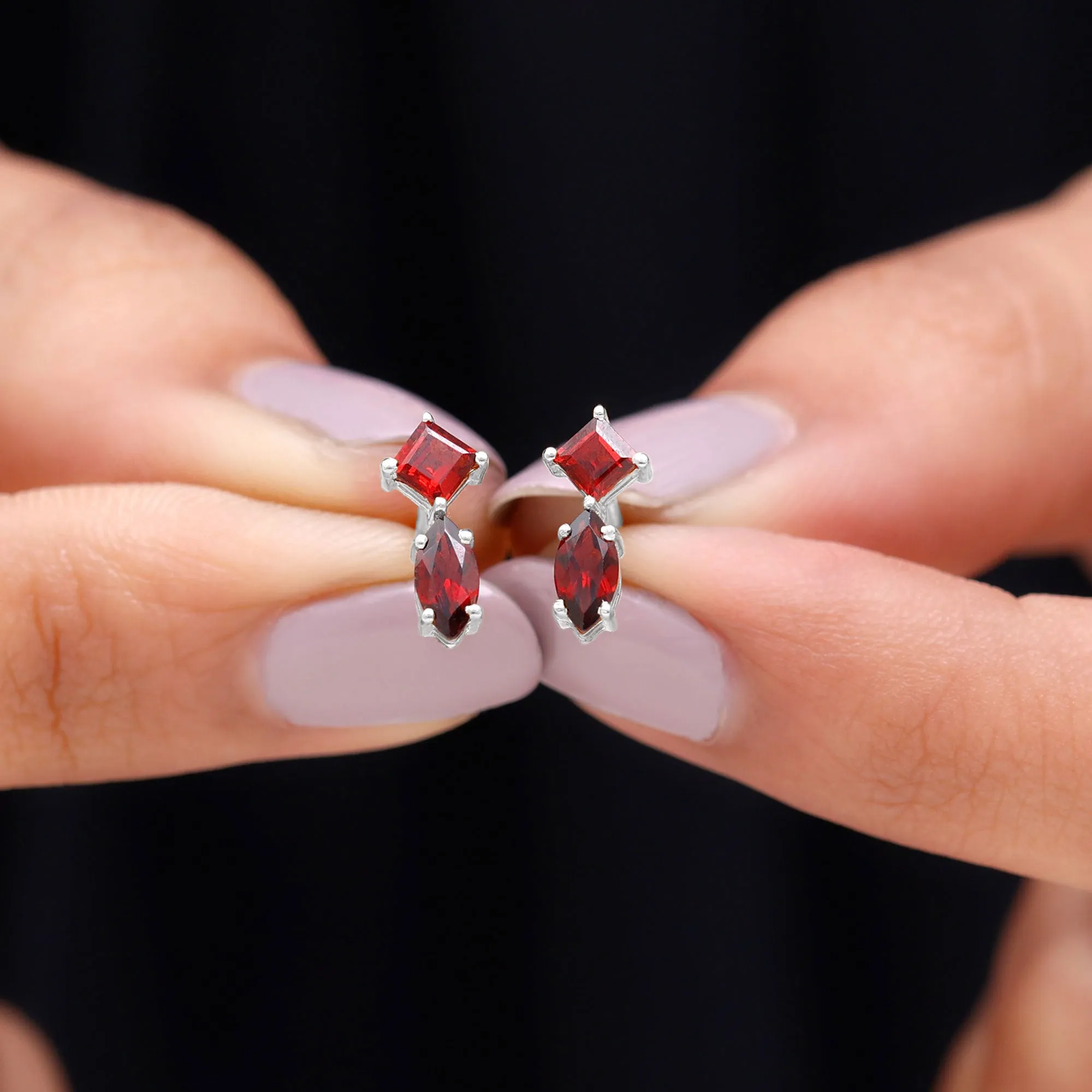 1 CT Garnet Simple Stud Earrings