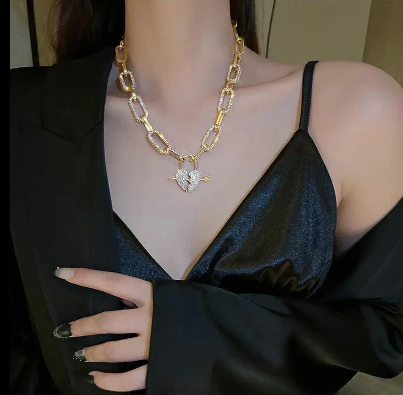 18K Gold Clavicle Necklace Diamond Broken Heart Pendant with Arrow