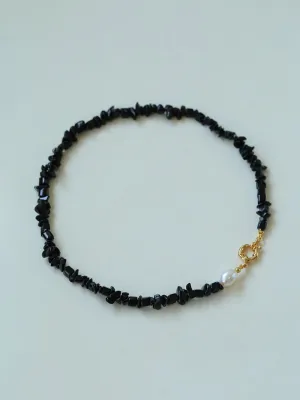 Brilliant Black Agate Crushed Stone and Pearl Necklace