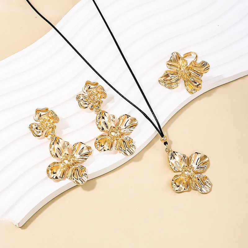 Extravagant Metal Flower Jewelry Set for Women