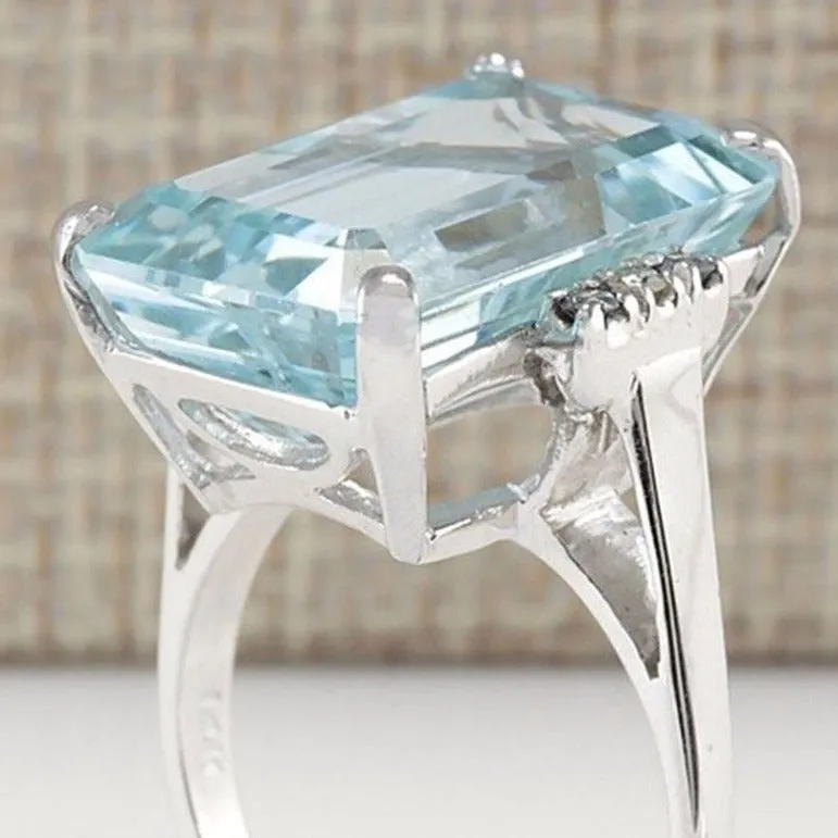 Fashion Jewelry Huge Radiant Cut Sky Blue Zircon Cocktail Rings for Women in Silver Color