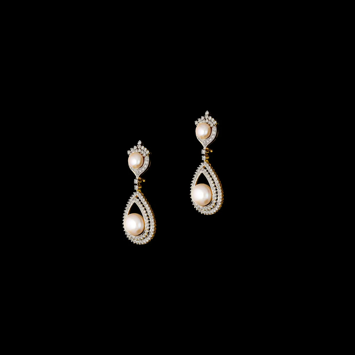 Indulge in Elegance with this Stunning Necklace and Earring Pair - (GDNE0379)