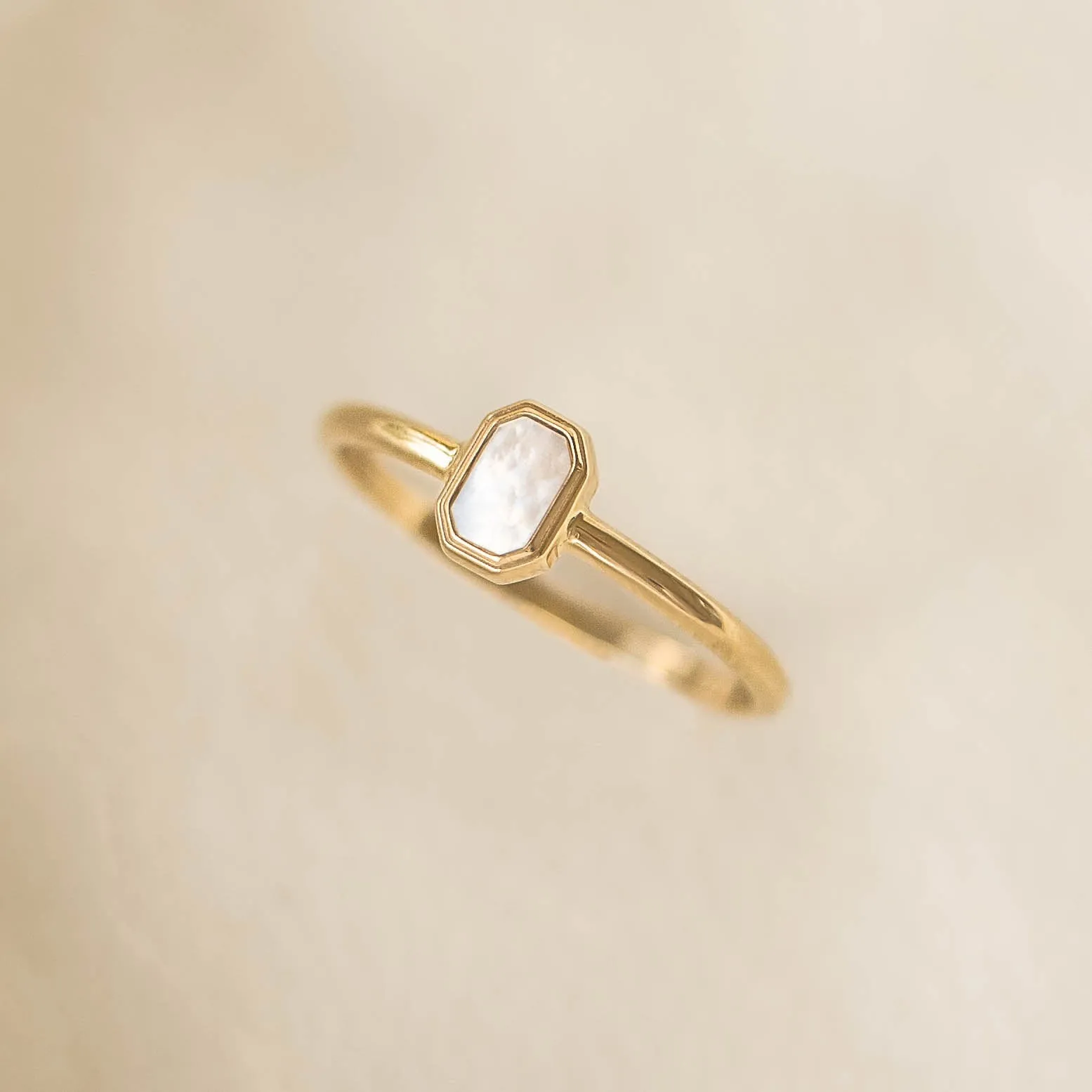 Mother of Pearl Ring 14k Gold - Maren