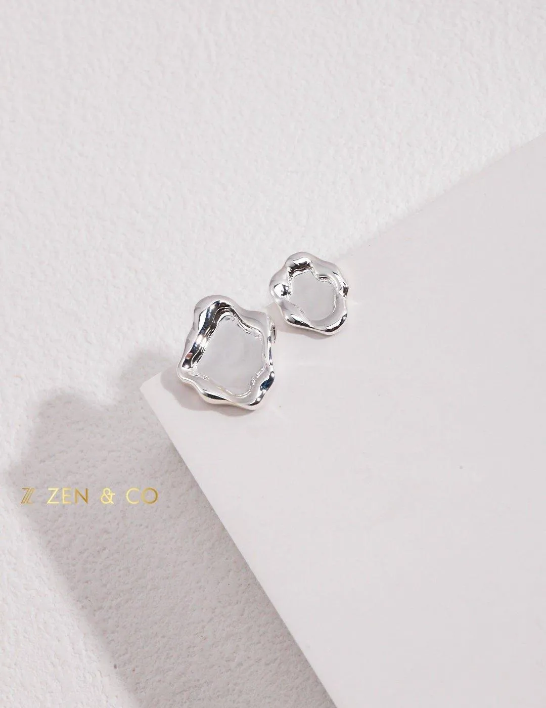 PLACID Asymmetric fluid Way of water stud earrings