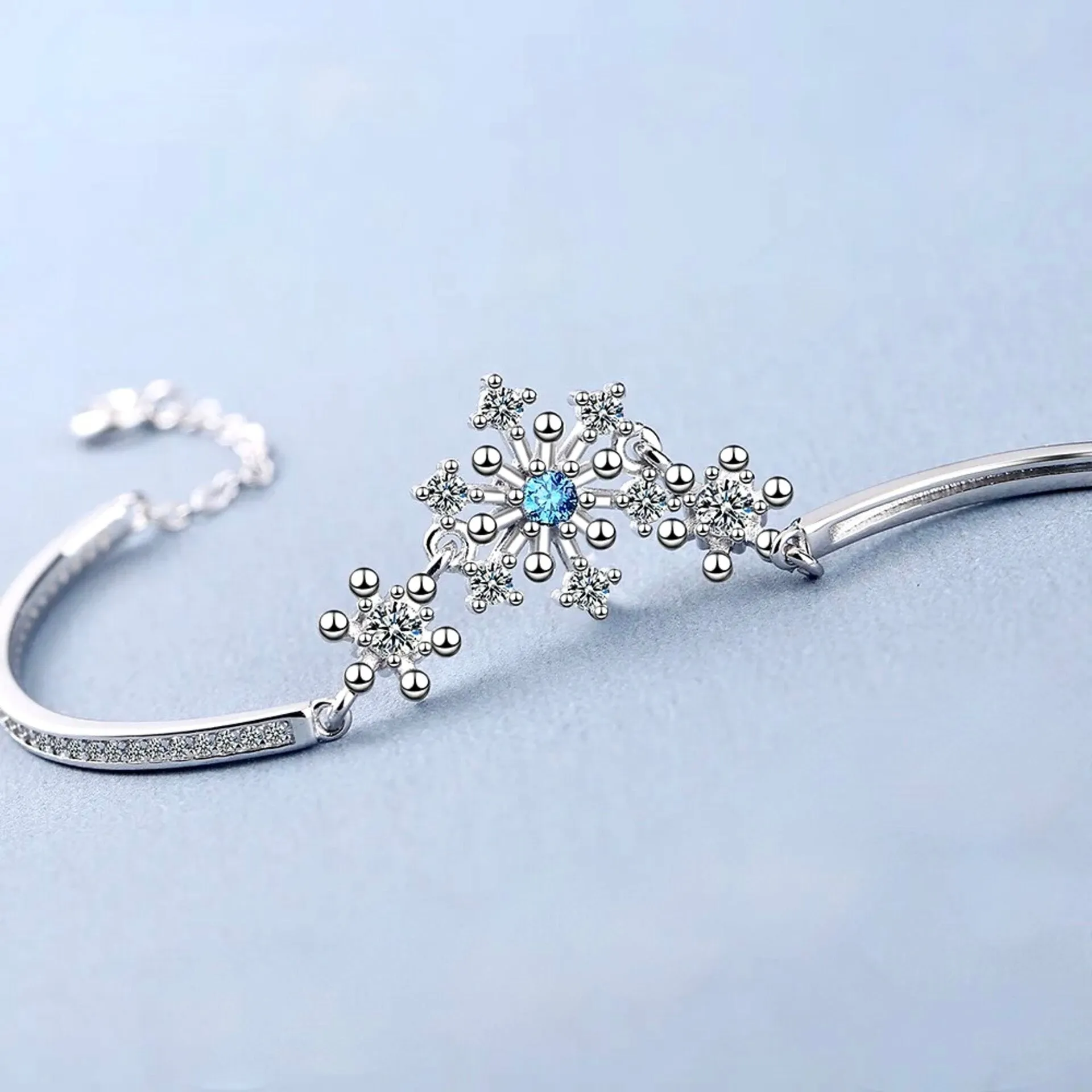 "Minou" - Snowflake Blue Bridal Bracelet