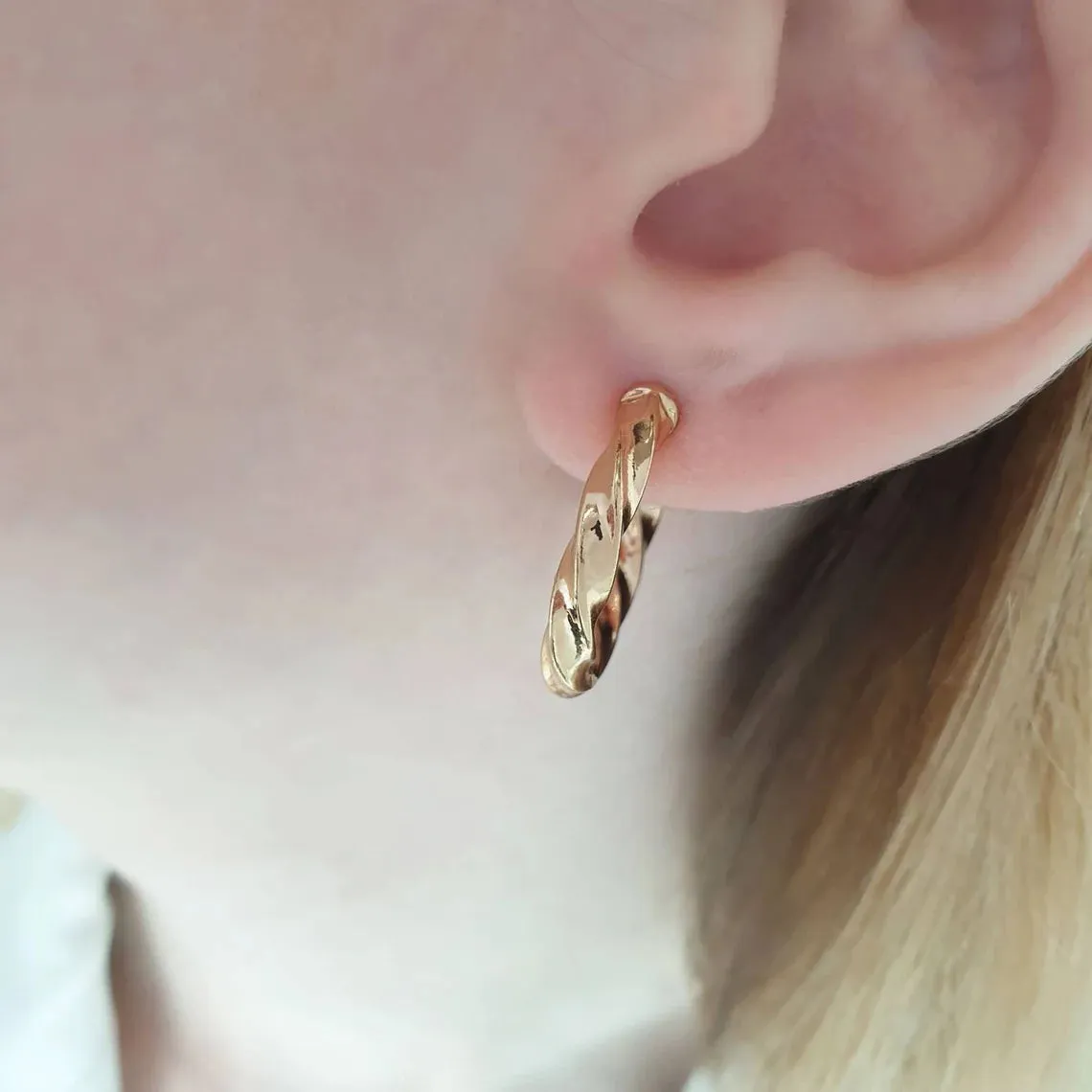 Solid Gold Twist Earring